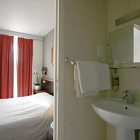 Hotel Denfert-montparnasse 2*